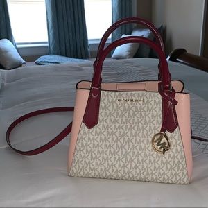 Michael Kors Kimberly small satchel in Vanl/Pastl!